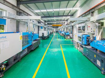 Цех за инжектиране на пластмаса