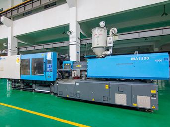 Цех за инжектиране на пластмаса