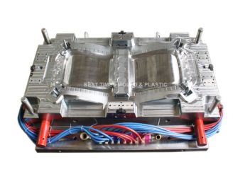 Plastic injection mold