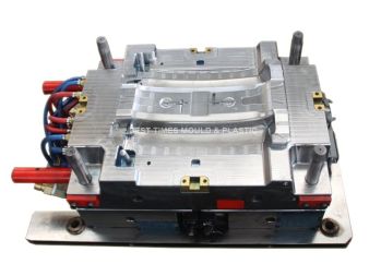 Plastic injection mold