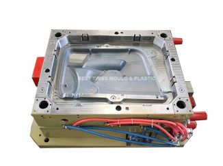 Plastic injection mold